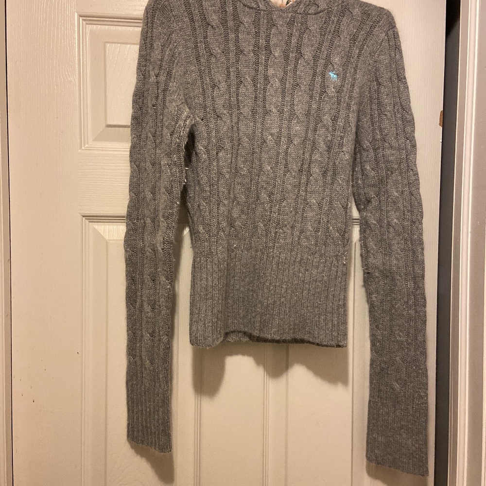 Abercrombie & Fitch gray sweater